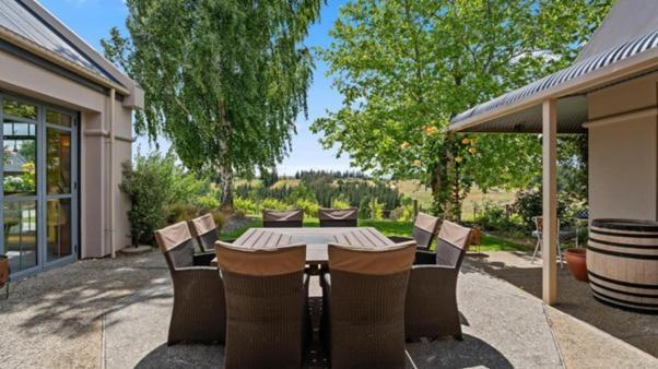 Hawkdun Rise Vineyard & Accommodation Alexandra Eksteriør bilde